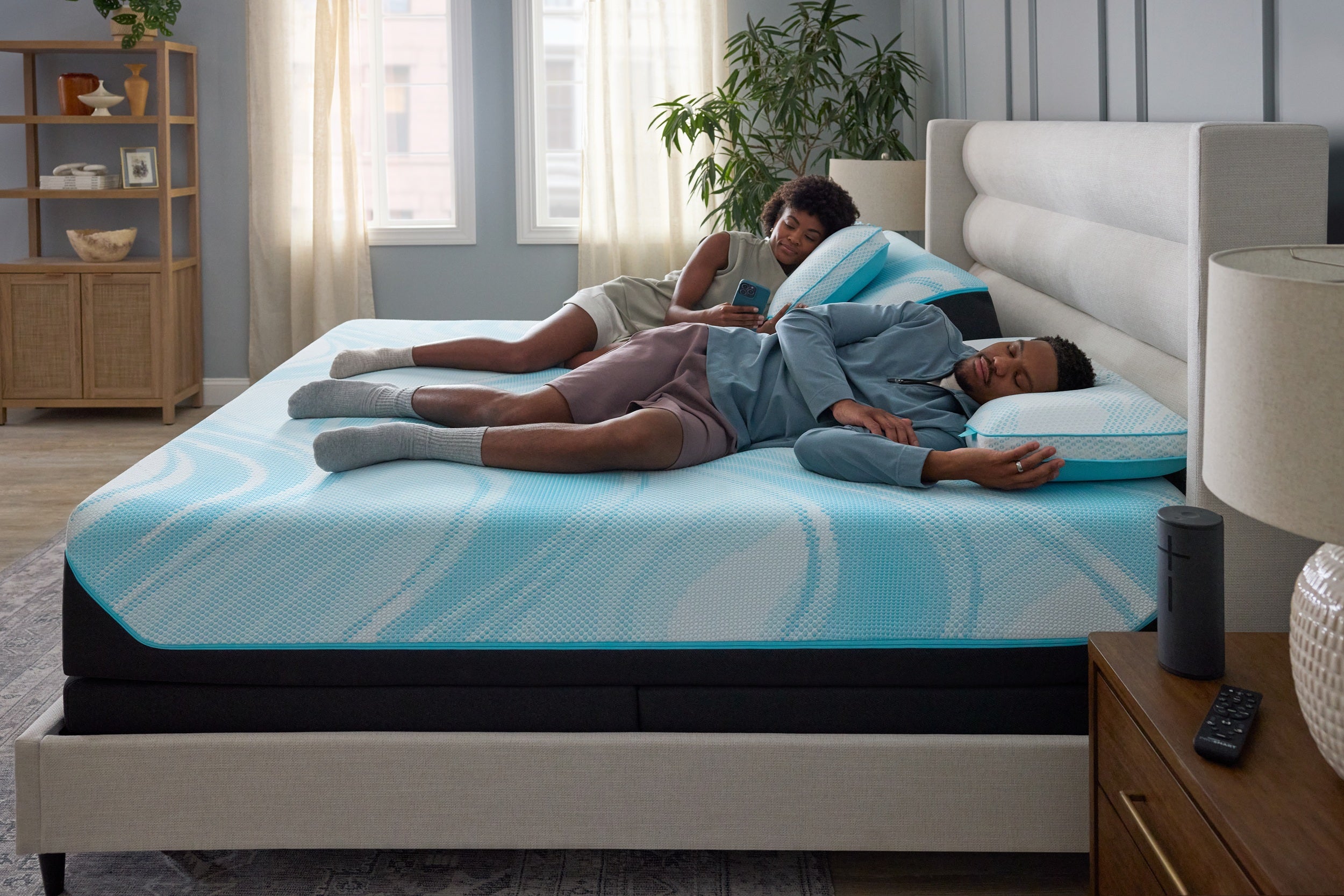 Adjustable Beds and Bases | Hadley Olivia Mattress Superstore